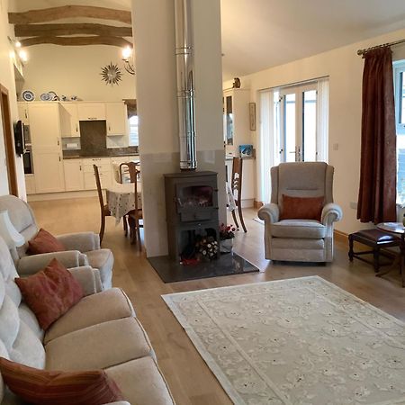 Orchard Cottage, Clematis Cottages, Stamford. Accessible Luxury Home. 외부 사진