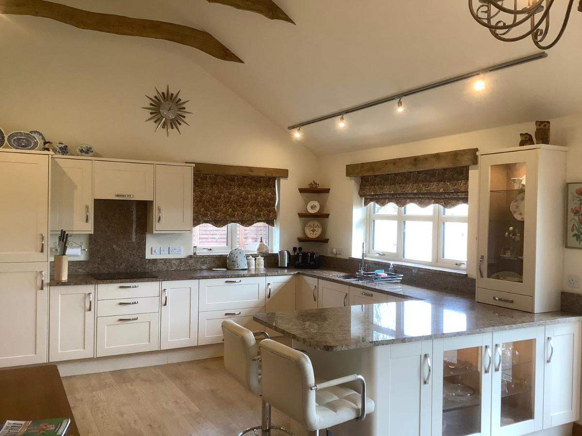 Orchard Cottage, Clematis Cottages, Stamford. Accessible Luxury Home. 외부 사진