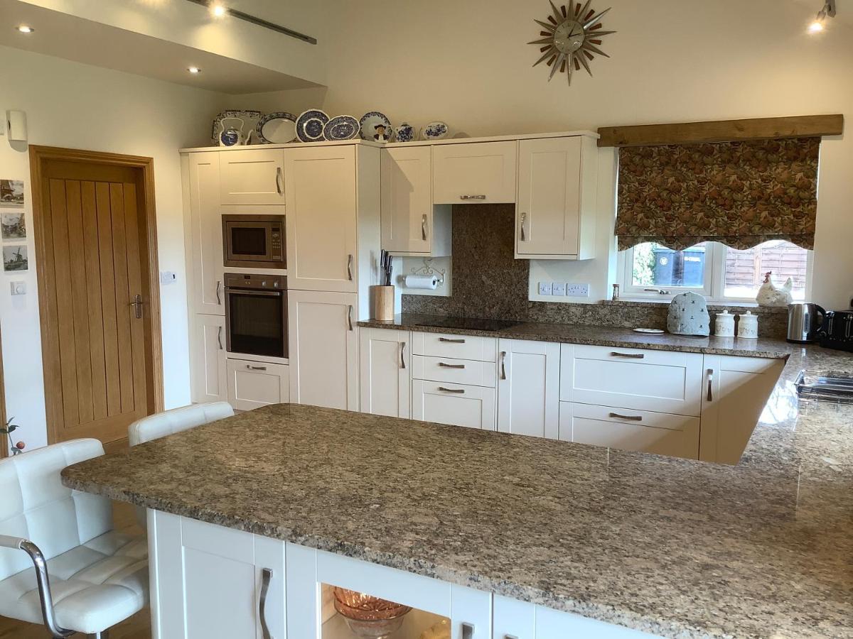 Orchard Cottage, Clematis Cottages, Stamford. Accessible Luxury Home. 외부 사진